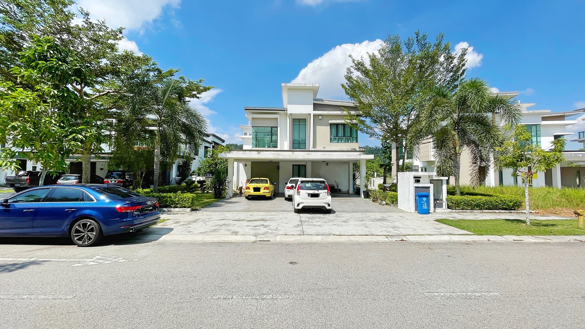 SEMI FURNISHED Double Storey Bungalow Lake Garden