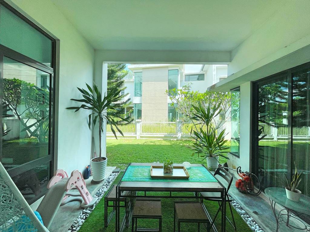 SEMI FURNISHED Double Storey Bungalow Lake Garden - photo 4