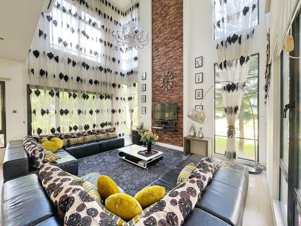 SEMI FURNISHED Double Storey Bungalow Lake Garden - photo 8