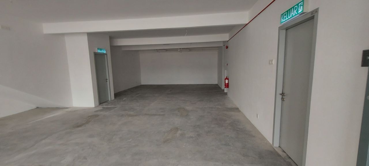 PRIME LOCATION 3 Storey Semi-D Factory Light - photo 3