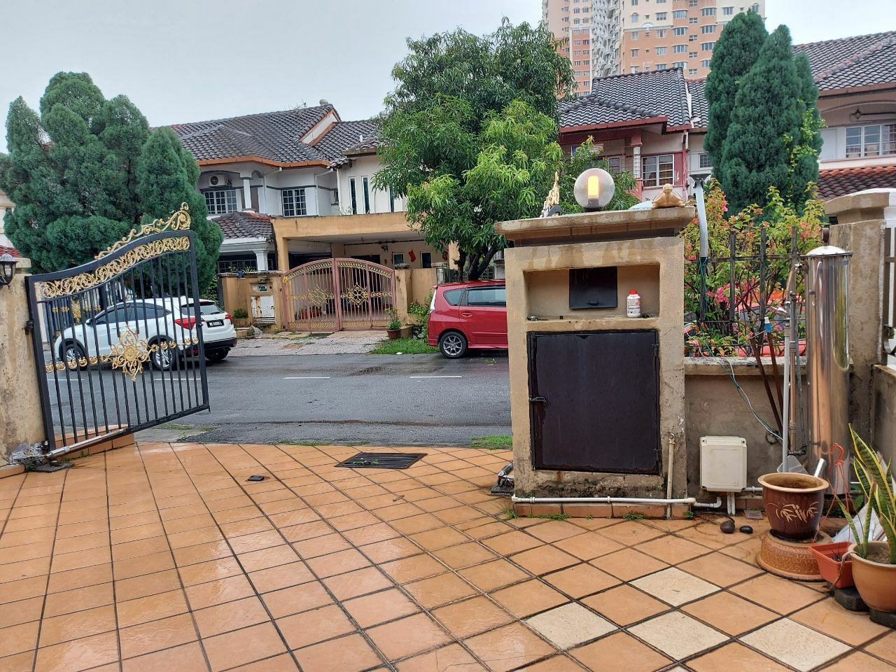 RENOVATED Double Storey Terrace House  USJ 19 - photo 2
