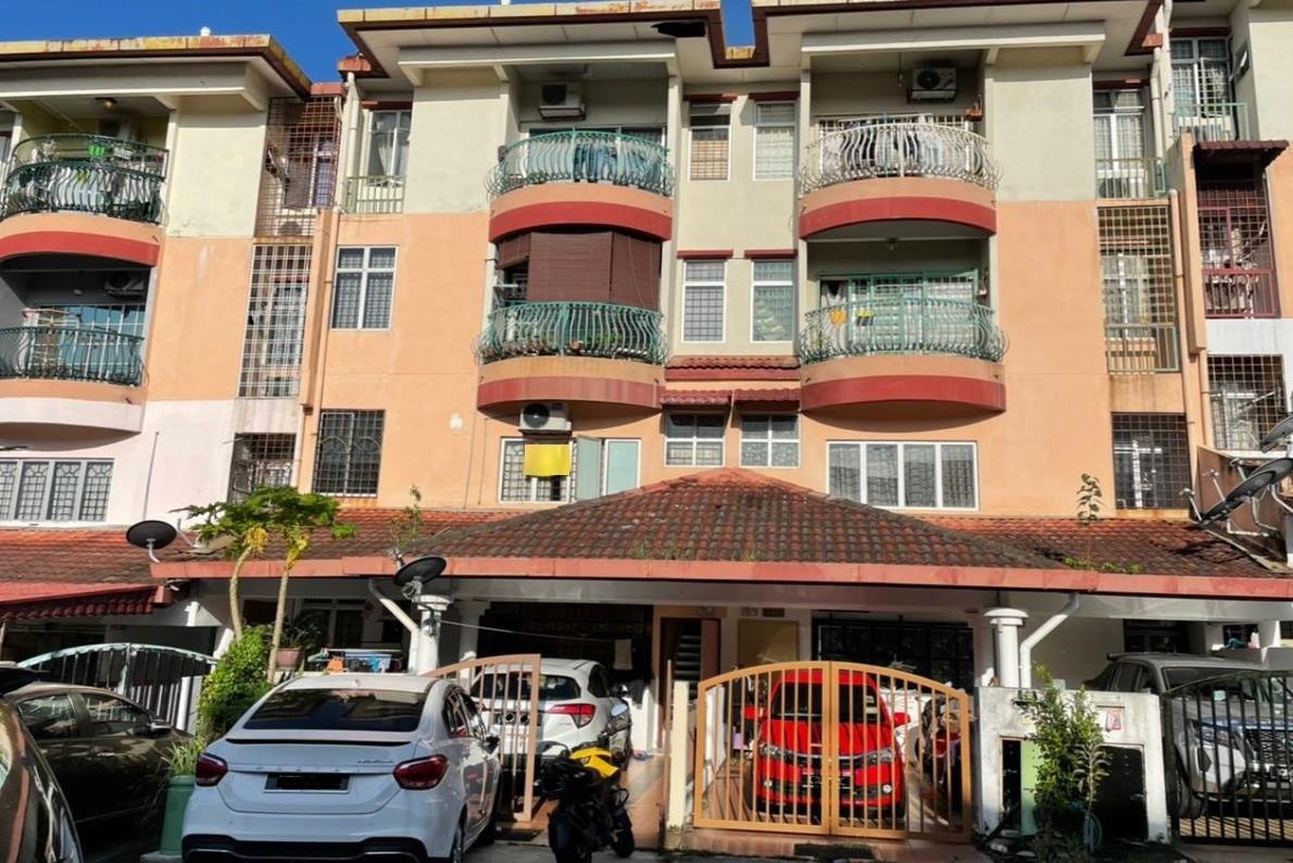 TOWNHOUSE TAMAN LAGENDA MAS CHERAS