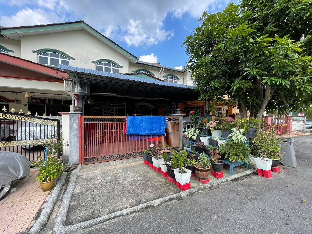 DOUBLE  STOREY TERRACE HOUSE TAMAN SEREMBAN JAYA
