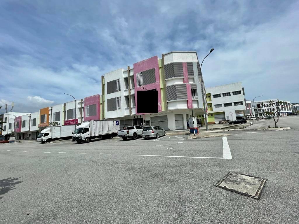 3 STOREY END UNIT SHOP OFFICE LOT MERCATO 2 - photo 4