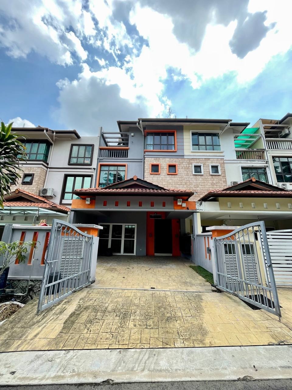 2 AND HALF STOREY TAMAN BUKIT PRIMA THE PEAK
