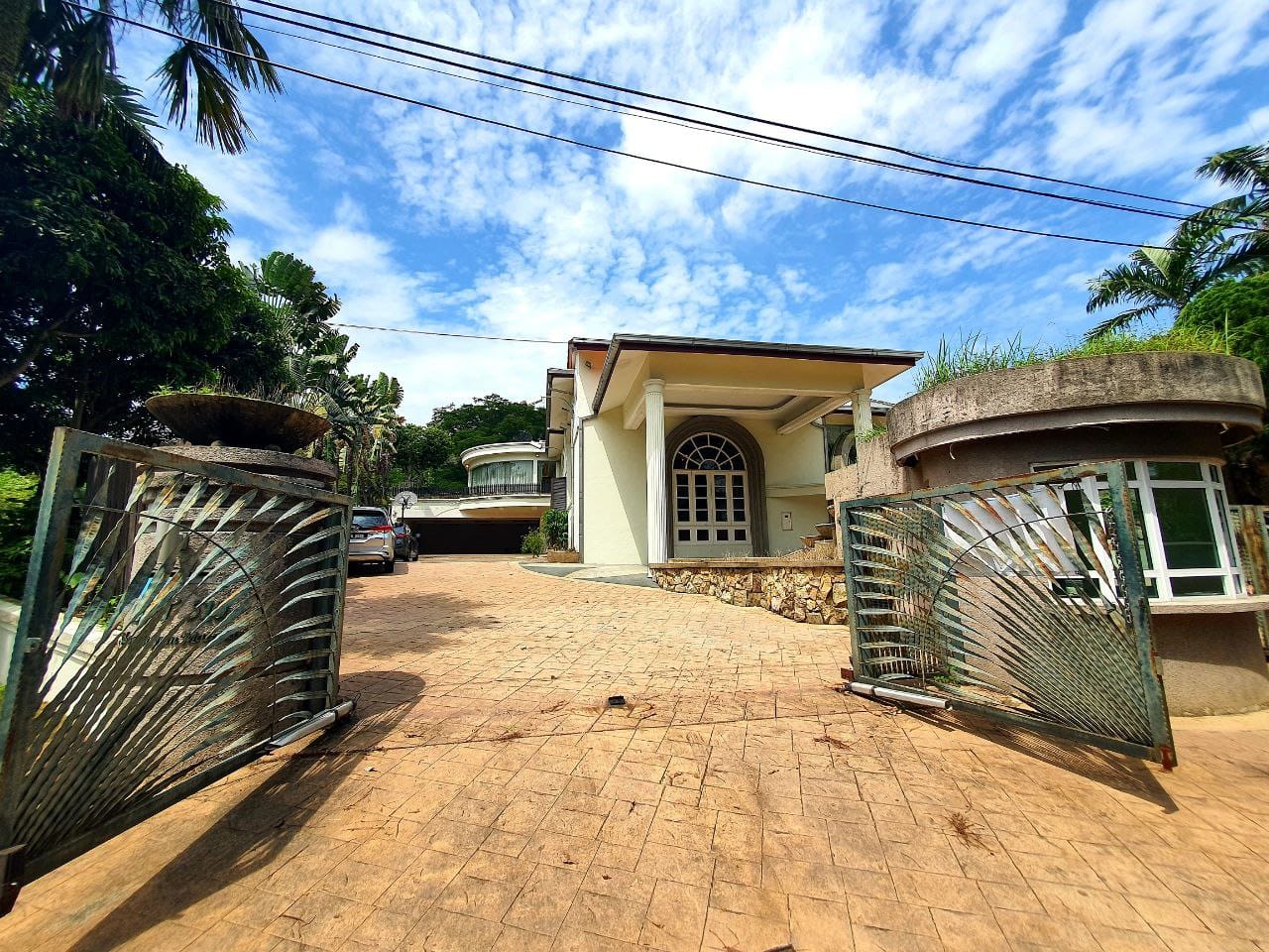 2 STOREY BUNGALOW HOUSE COUNTRY HEIGHTS