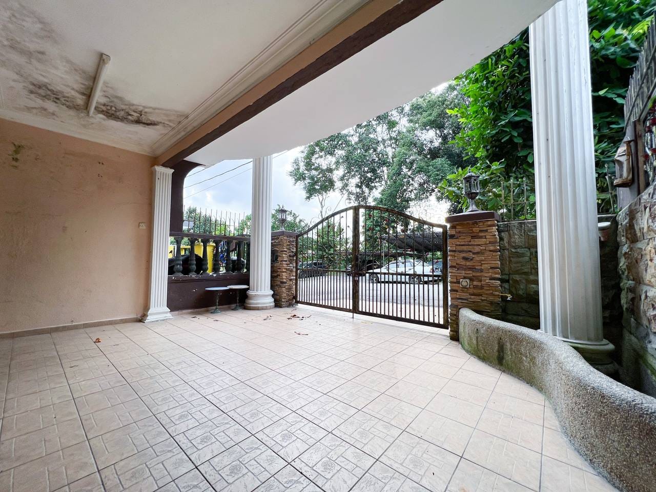 DOUBLE STOREY TERRACE TAMAN BUKIT INDAH - photo 2
