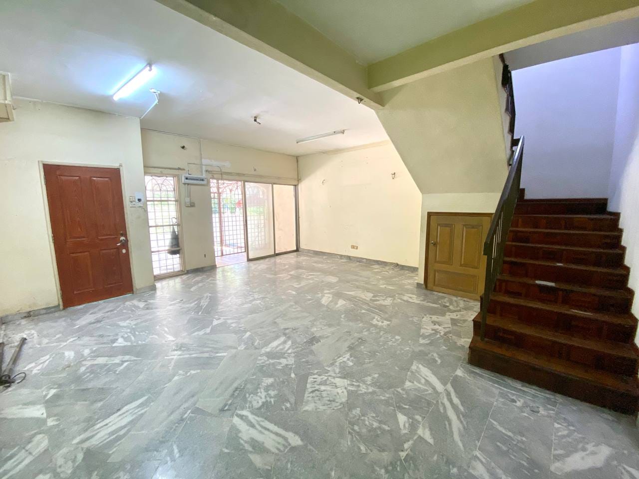 DOUBLE STOREY INTERMEDIATE TERRACE TAMAN MAWAR - photo 4