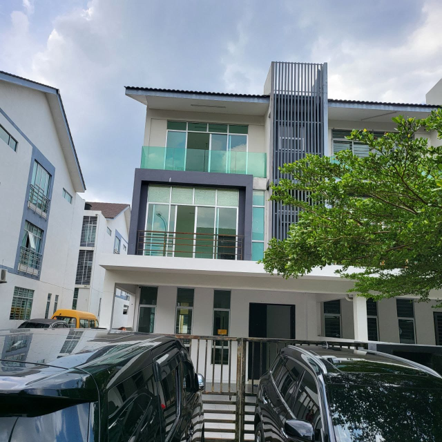 3 STOREY BANGI AVENUE SEKSYEN 7