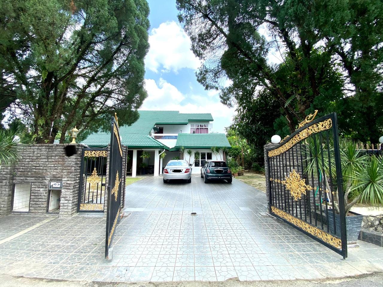 DOUBLE STOREY CORNER BUNGALOW HOUSE SS7