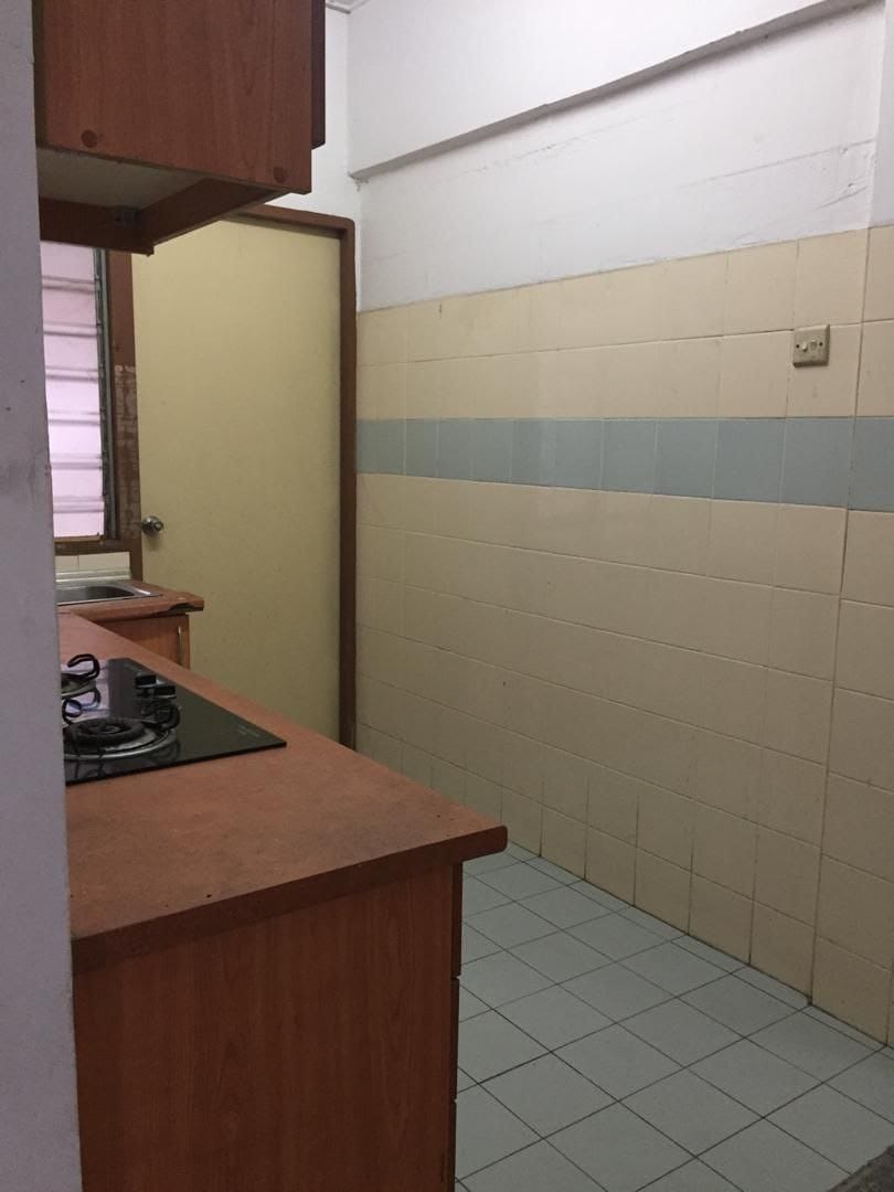 APARTMENT SRI ANGGERIK SEKSYEN 7 - photo 4