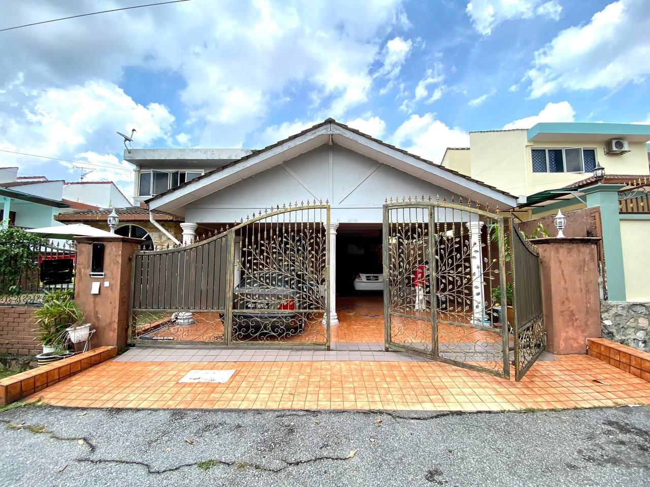 DOUBLE STOREY BUNGALOW HOUSE TAMAN SETIA GOMBAK