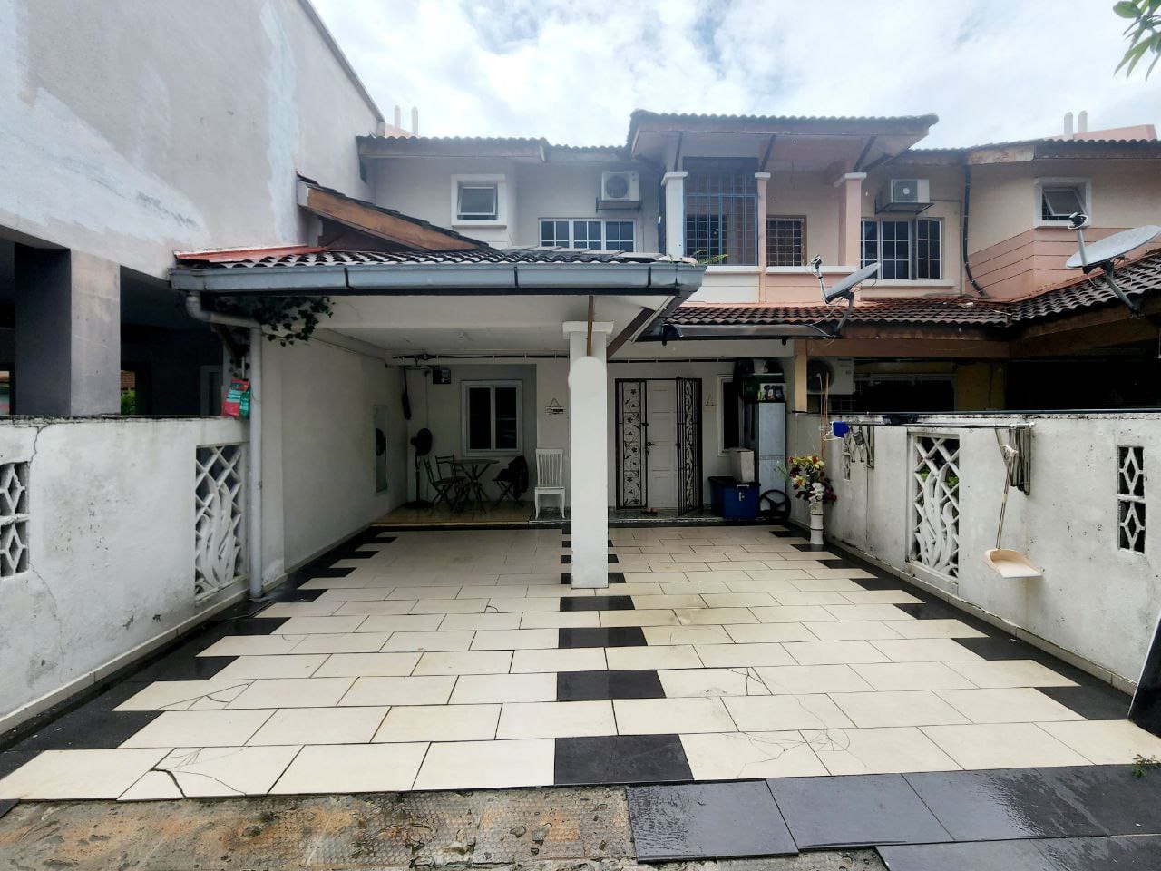 2 STOREY TERRACE HOUSE SEKSYEN 3