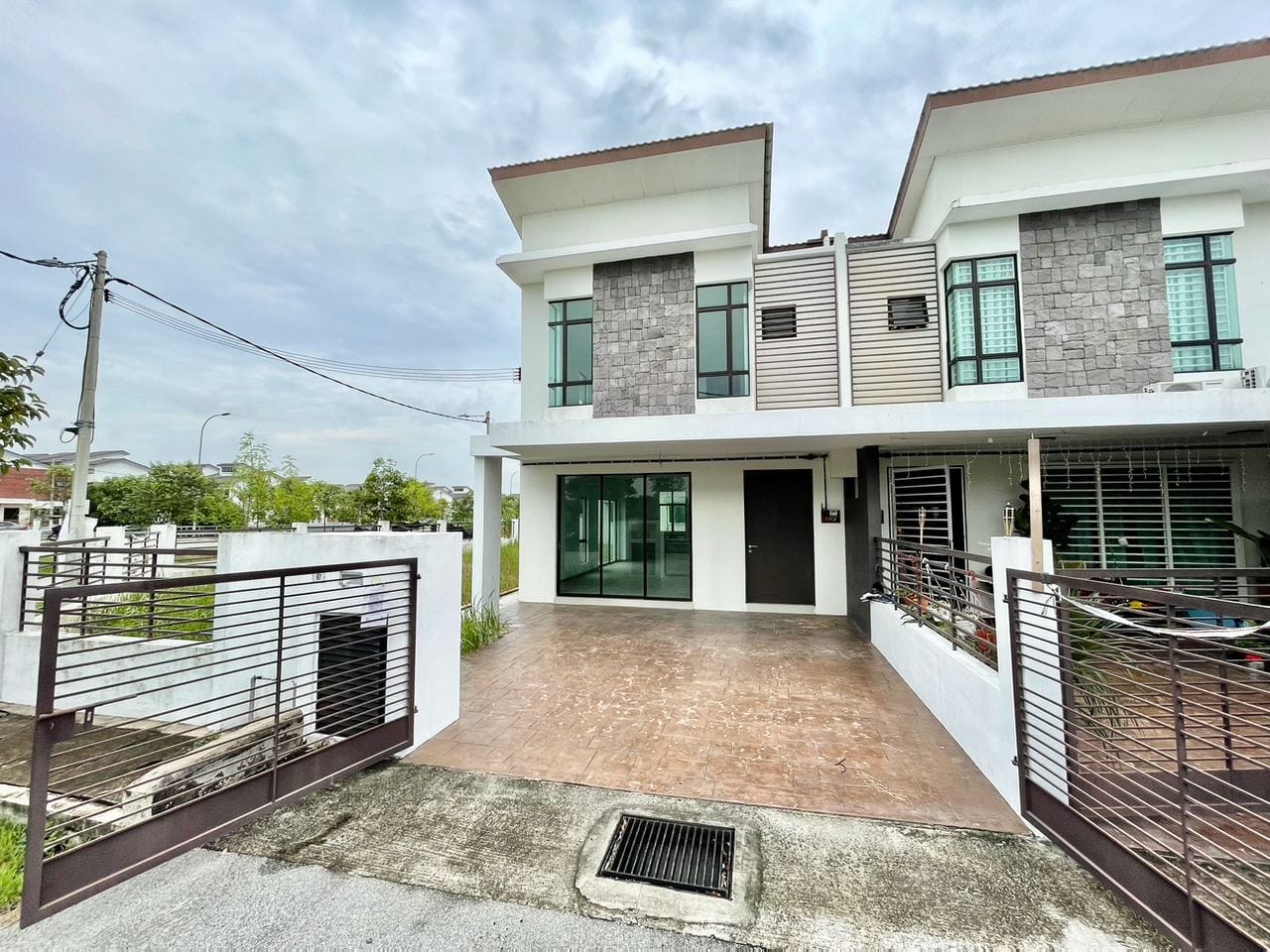 DOUBLE STOREY SAUJANA KLIA