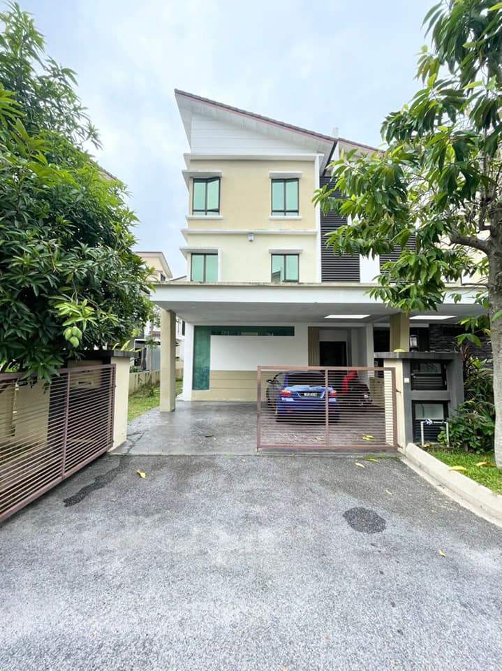 3 STOREY SEMI D TAMAN TROPIKA 2 SG TANGKAS