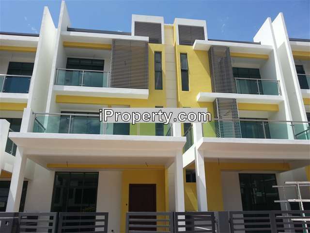 3 Storey Terrace at Taman Ukay Tropika Ampang - photo 3