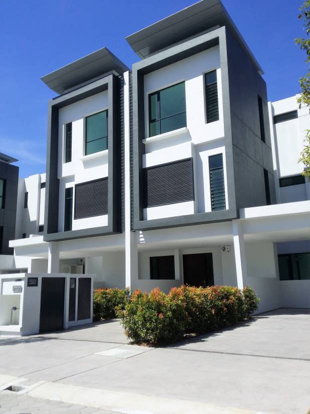 Move NOW Sunway Montana Townhouse Part Furnished - photo 7