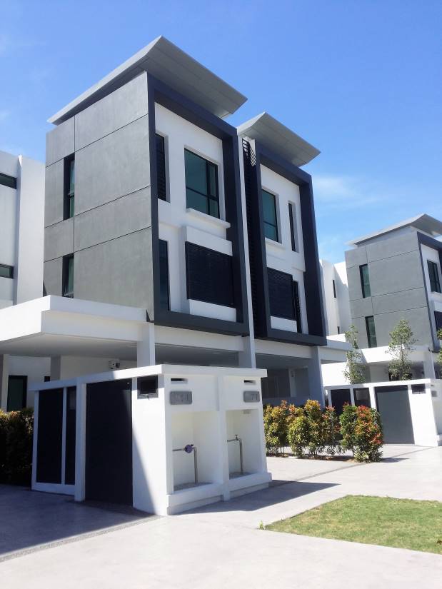 Move NOW Sunway Montana Townhouse Part Furnished - photo 8