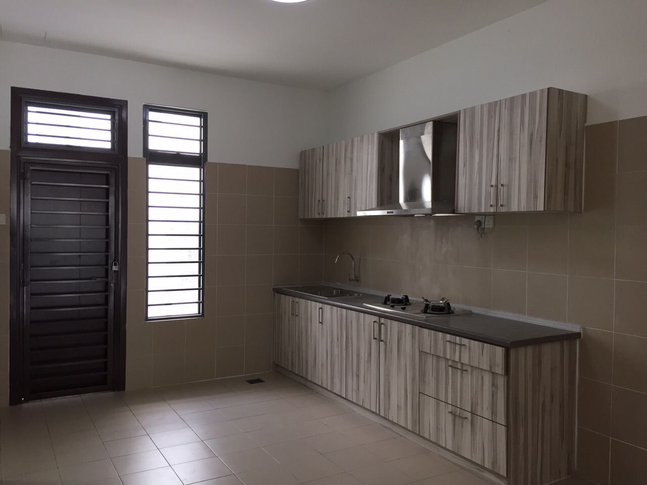 3 Storey Terrace at Taman Ukay Tropika Ampang - photo 4