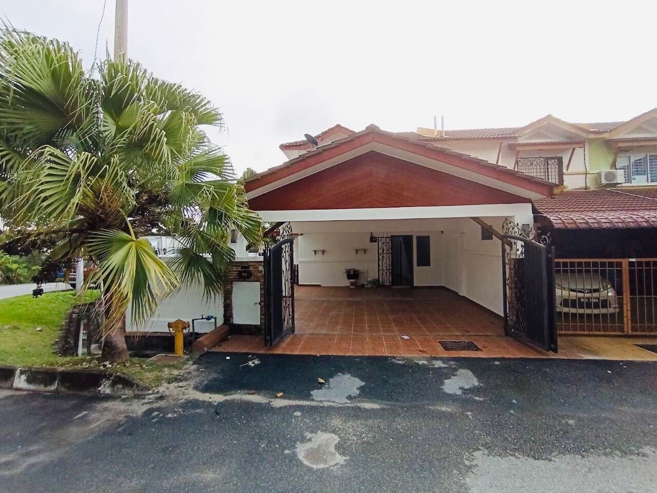 Renovated double-storey corner-lot