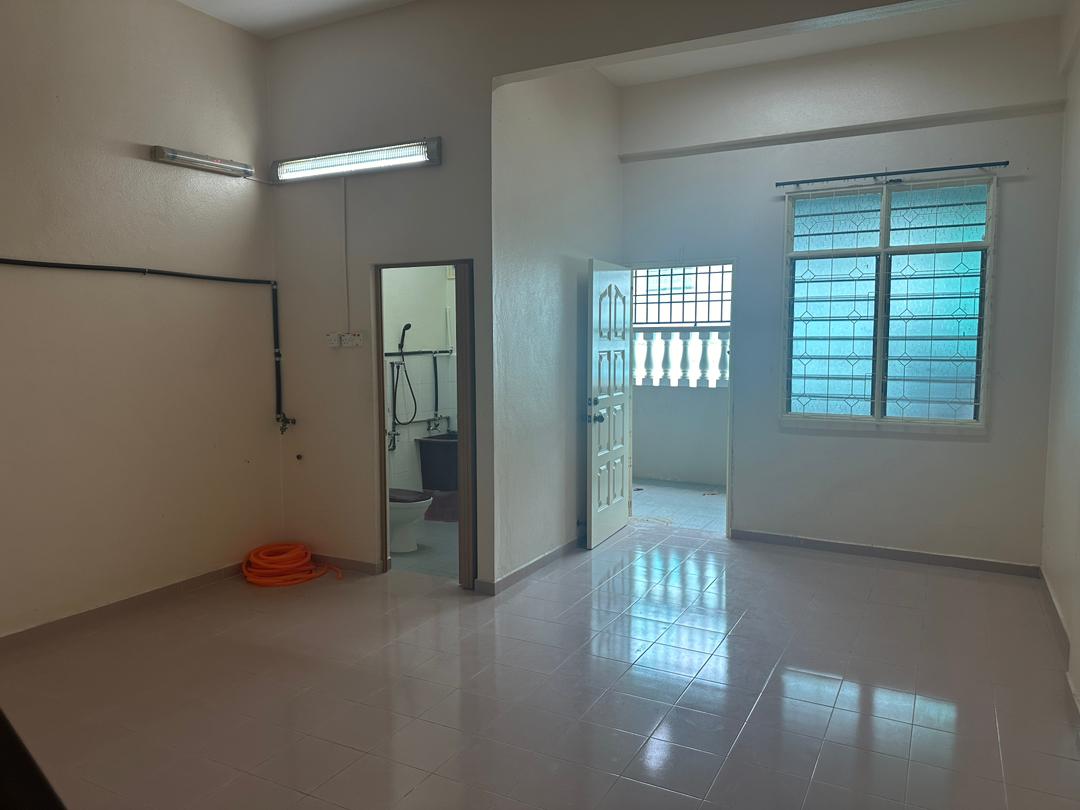 Sungai Ara 3 Storey Terrace, Full Reno - photo 5