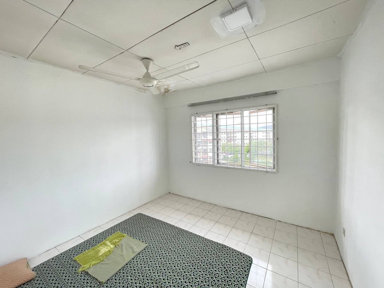 APARTMENT GUGUSAN MAWAR SEKSYEN 4 - photo 4