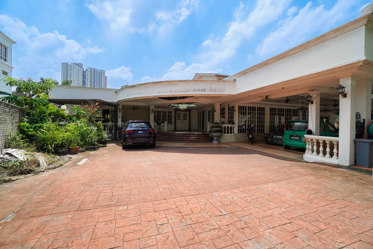 SERENE LOCATION BUNGALOW BUKIT TUNKU KENNY HILL - photo 3