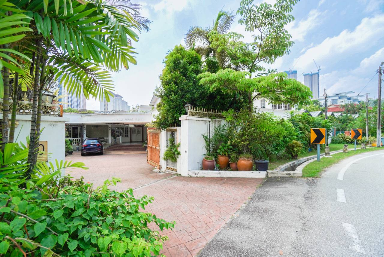 SERENE LOCATION BUNGALOW BUKIT TUNKU KENNY HILL - photo 2