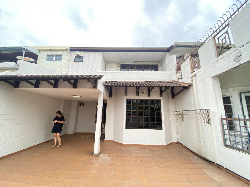 Terrace House Damansara Utama - photo 2
