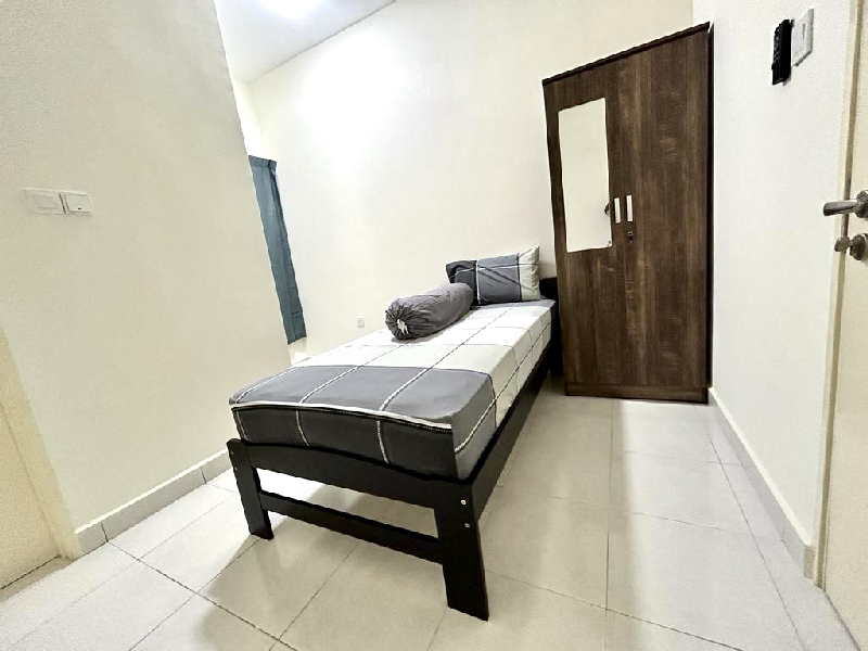 Metropolitan Square Condominium - photo 6
