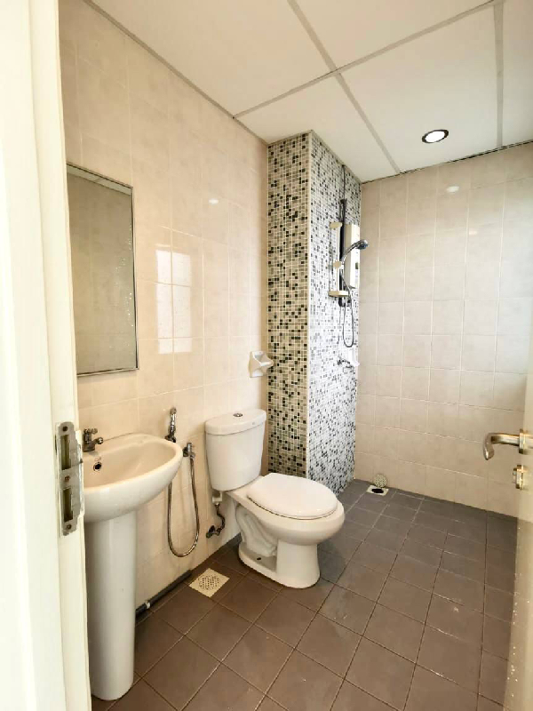 Metropolitan Square Condominium - photo 7