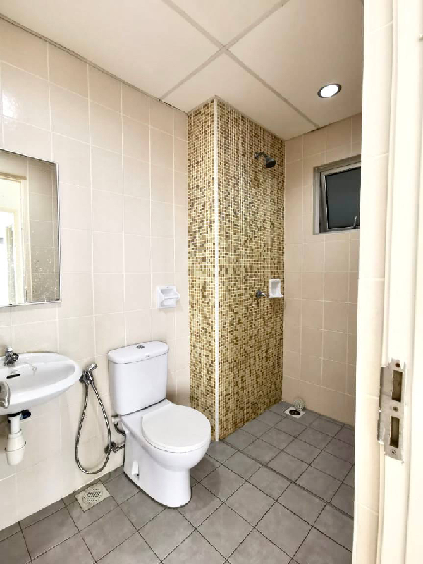 Metropolitan Square Condominium - photo 8