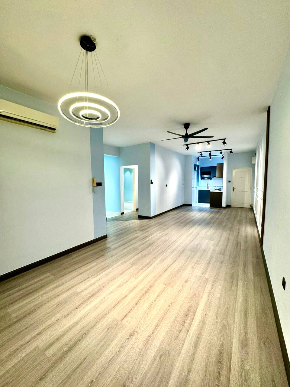 Metropolitan Square - photo 2