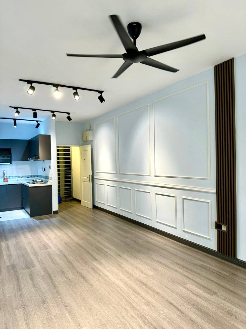 Metropolitan Square - photo 3