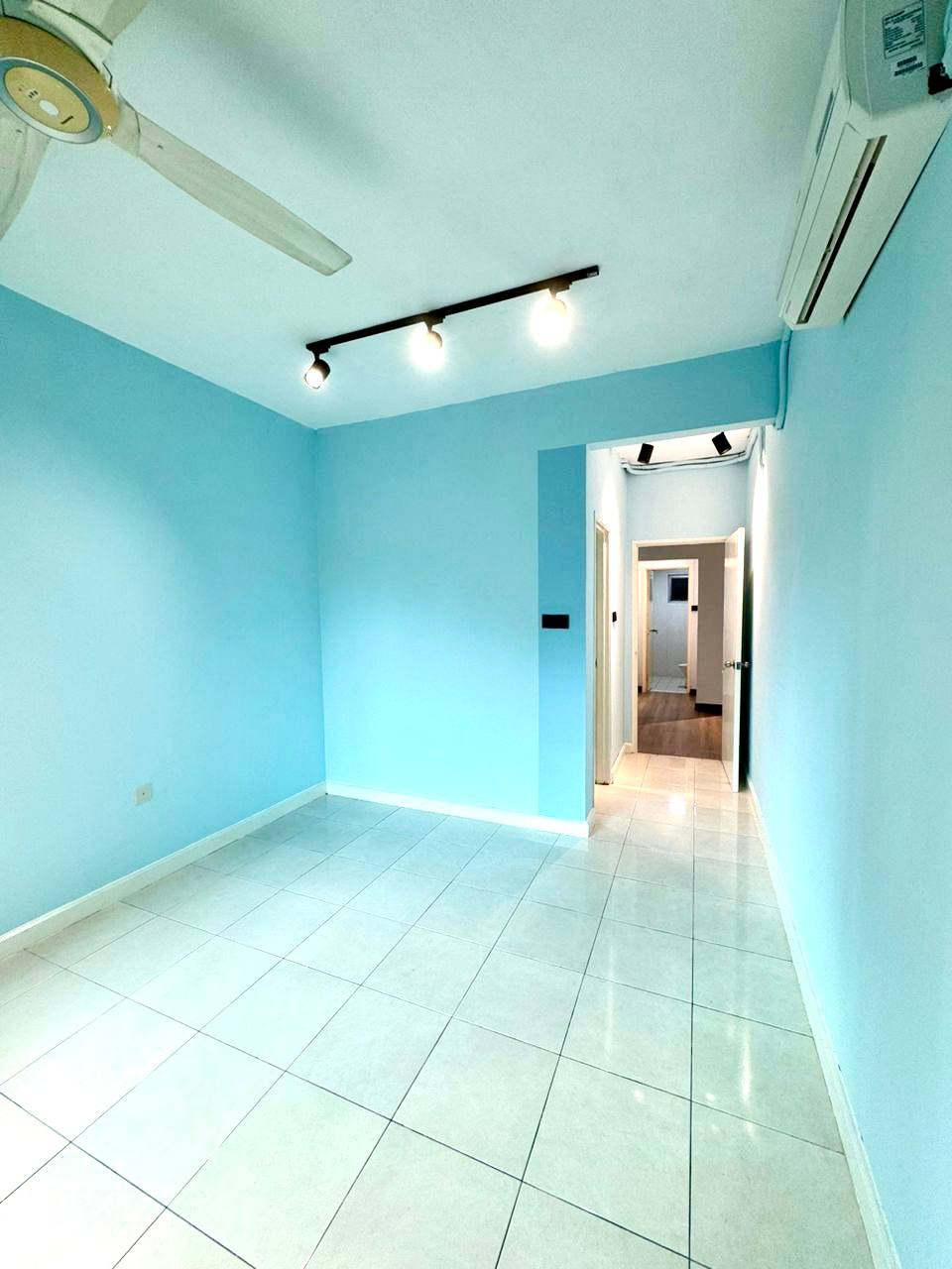Metropolitan Square - photo 9