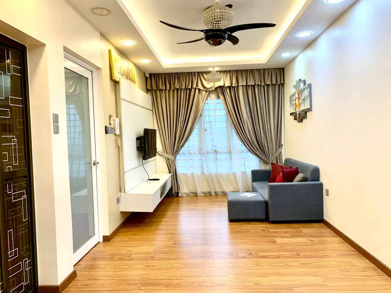 Metropolitan Square - photo 2