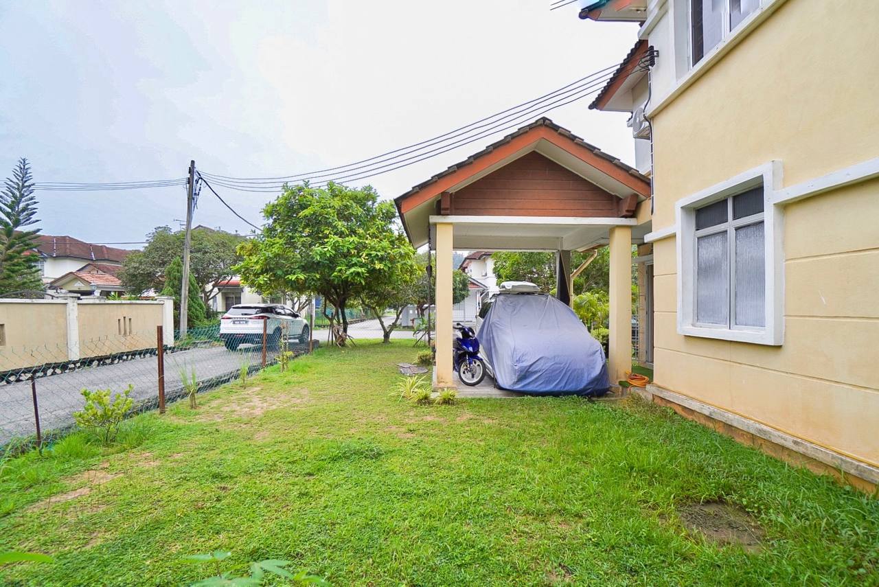 2STY COURTYARD HOME LAUTAN SAMUDERA PUNCAK ALAM - photo 3