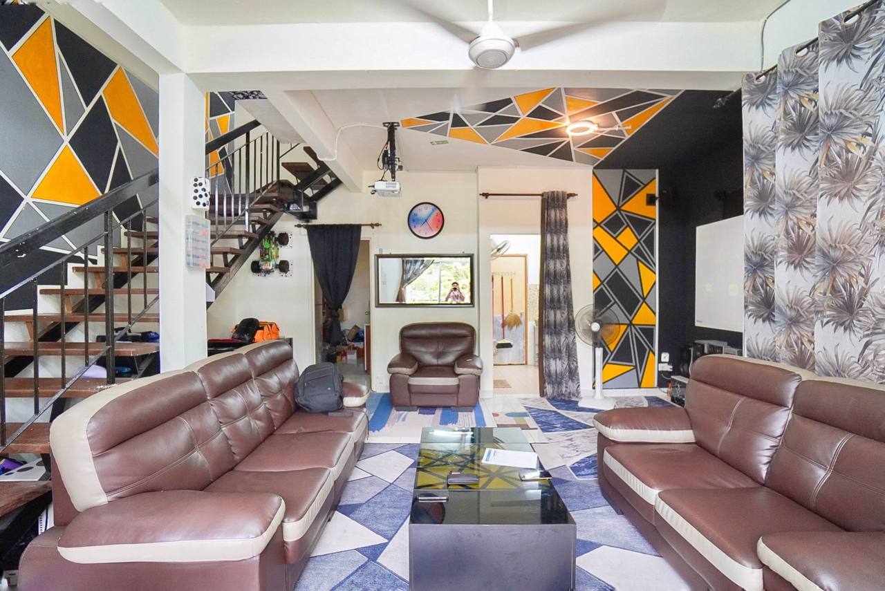 2STY COURTYARD HOME LAUTAN SAMUDERA PUNCAK ALAM - photo 4