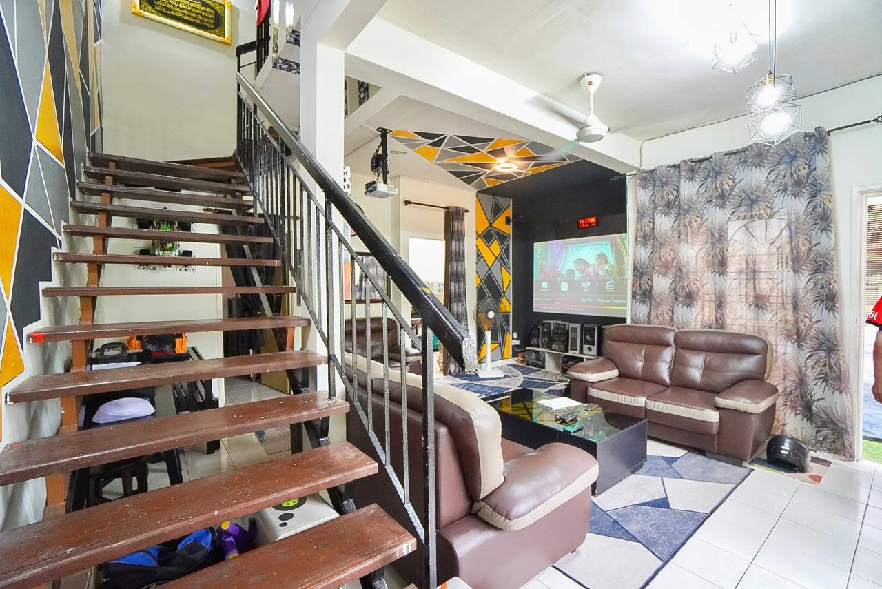 2STY COURTYARD HOME LAUTAN SAMUDERA PUNCAK ALAM - photo 5
