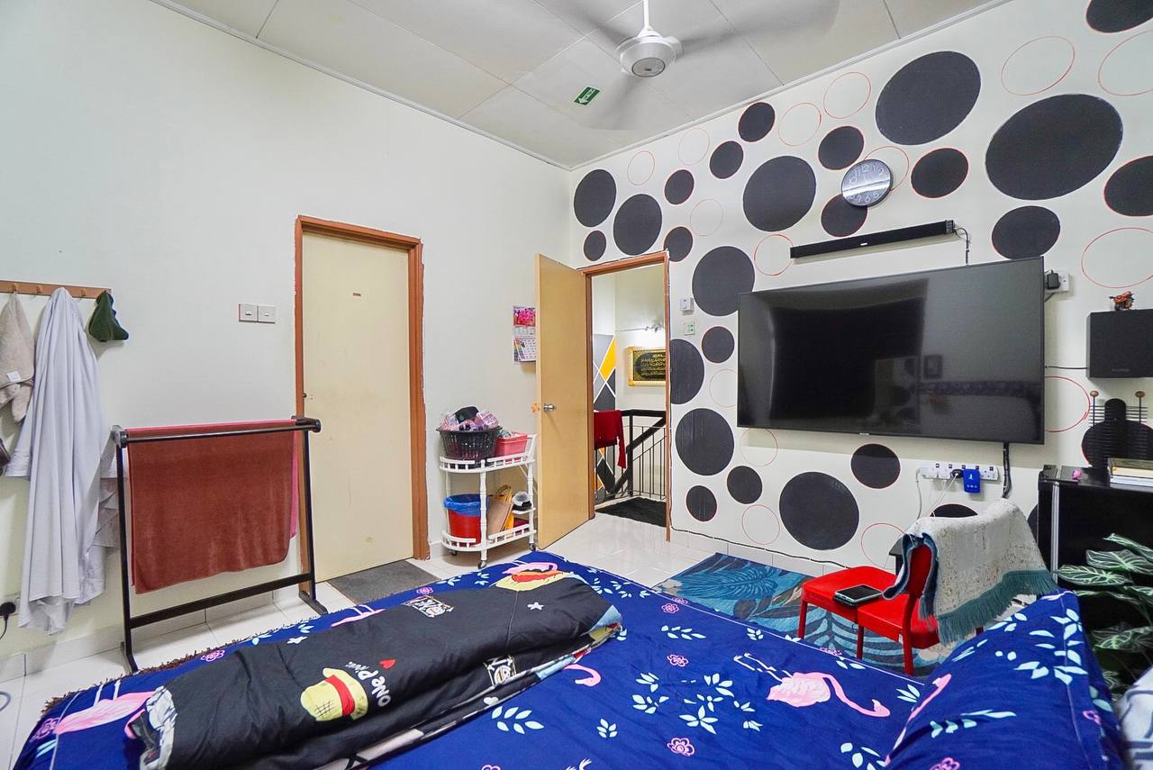 2STY COURTYARD HOME LAUTAN SAMUDERA PUNCAK ALAM - photo 9