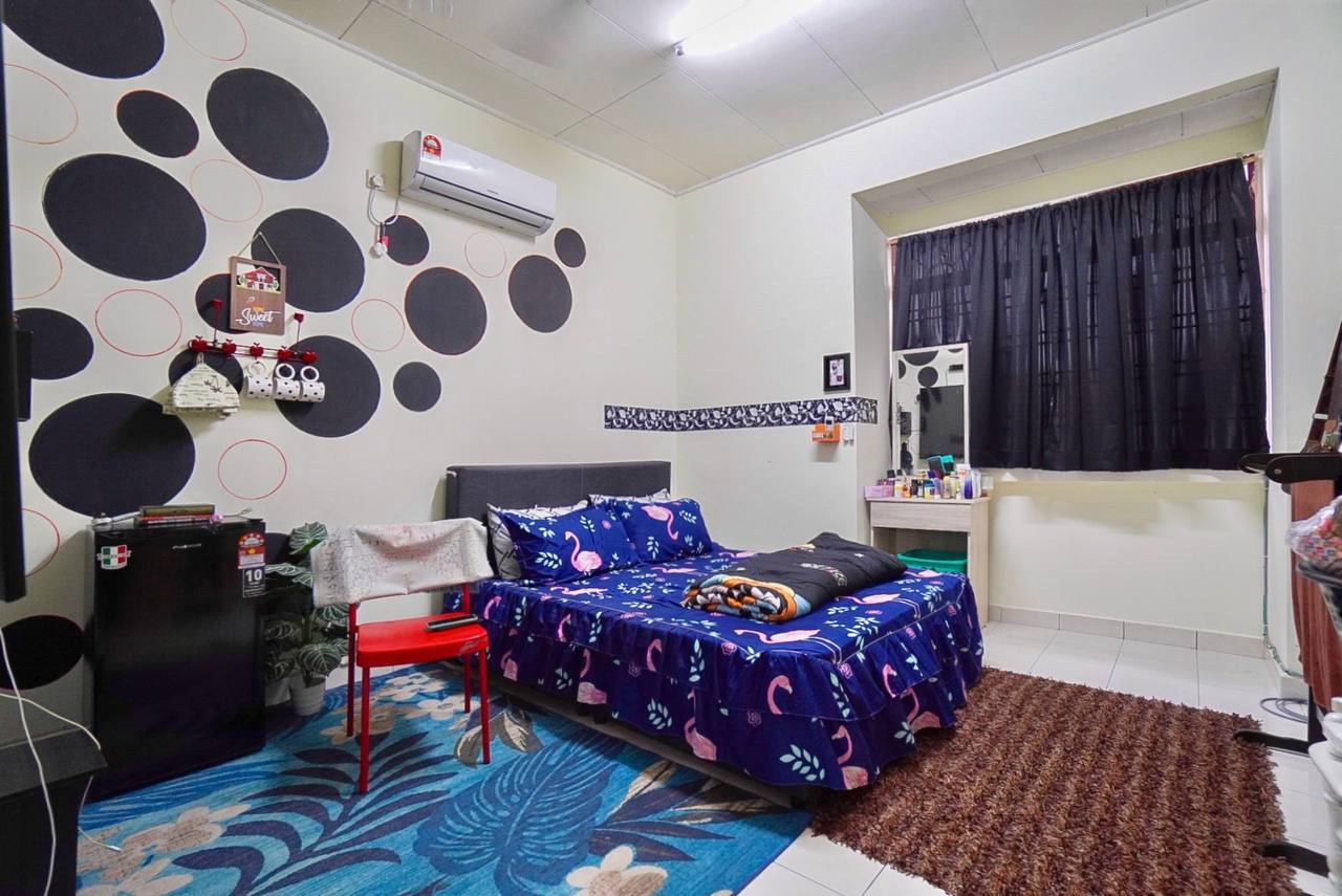 2STY COURTYARD HOME LAUTAN SAMUDERA PUNCAK ALAM - photo 12