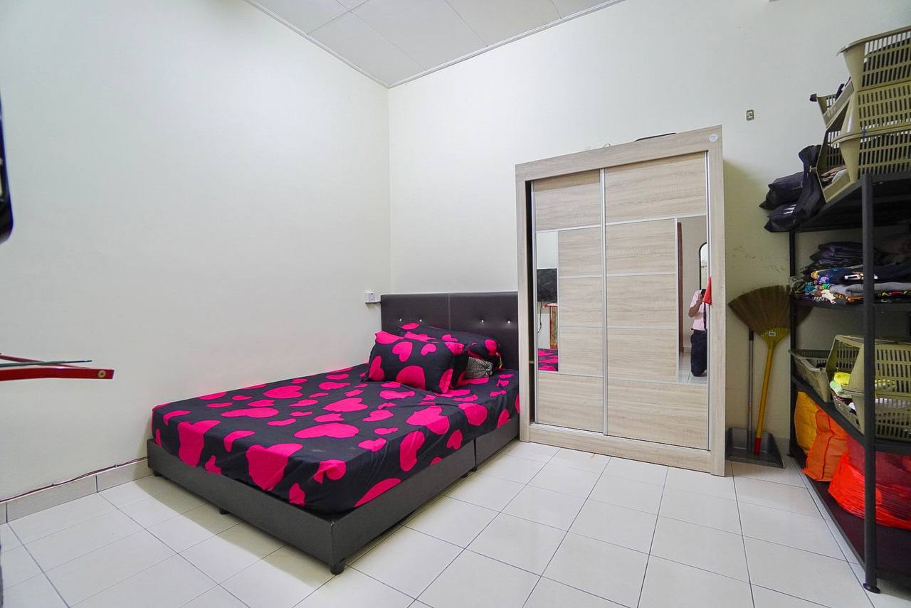 2STY COURTYARD HOME LAUTAN SAMUDERA PUNCAK ALAM - photo 13