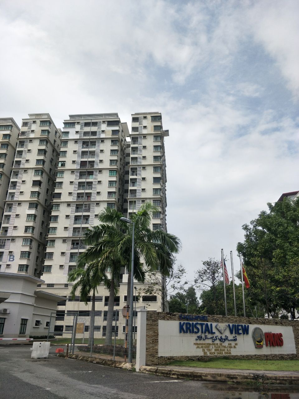 FOR RENT KRISTAL VIEW APARTMENT SECTION 7 - photo 3