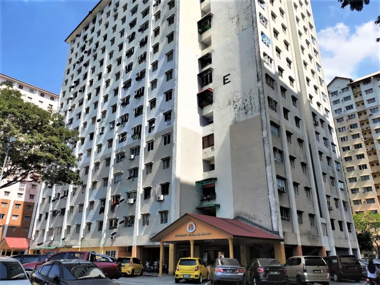 Flat taman medan cahaya