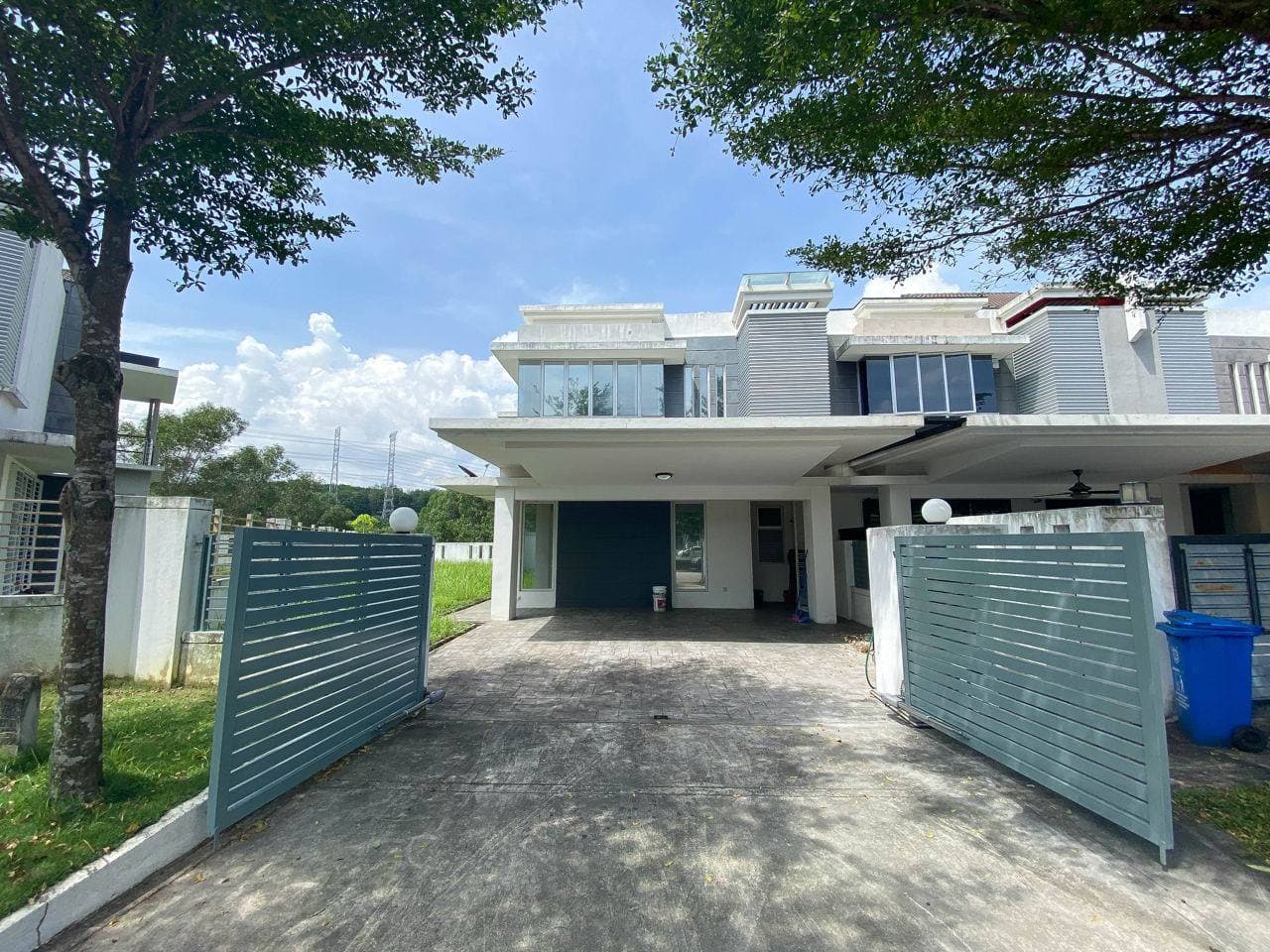 Double storey facing playground ttdi shah alam
