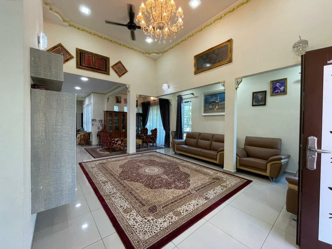 Renovated corner unit double and half with pool - photo 3