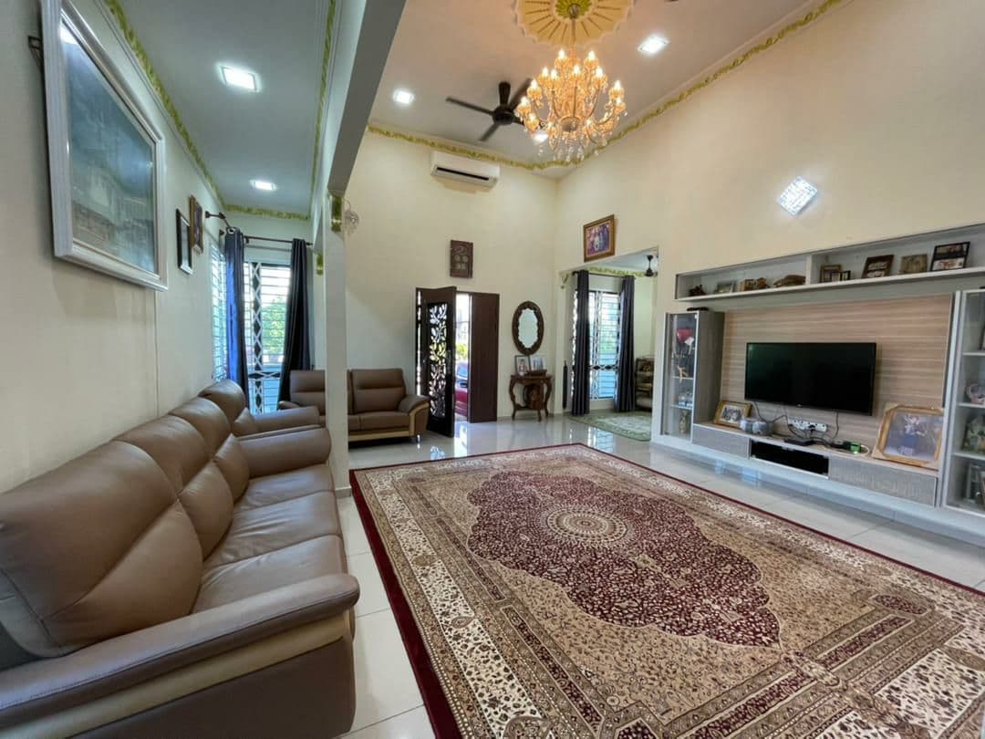 Renovated corner unit double and half with pool - photo 4