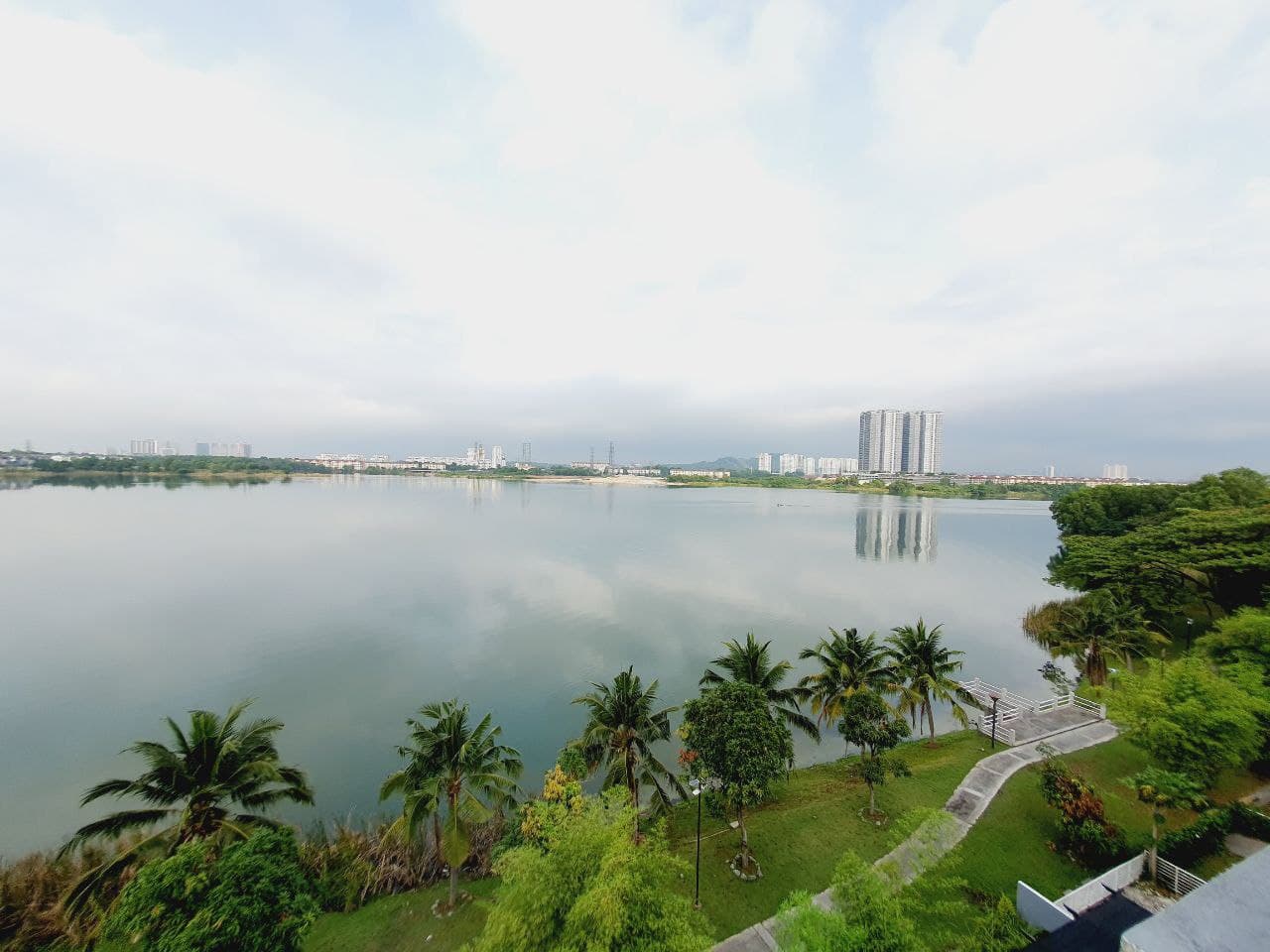 Town villa lake view home puchong - photo 2