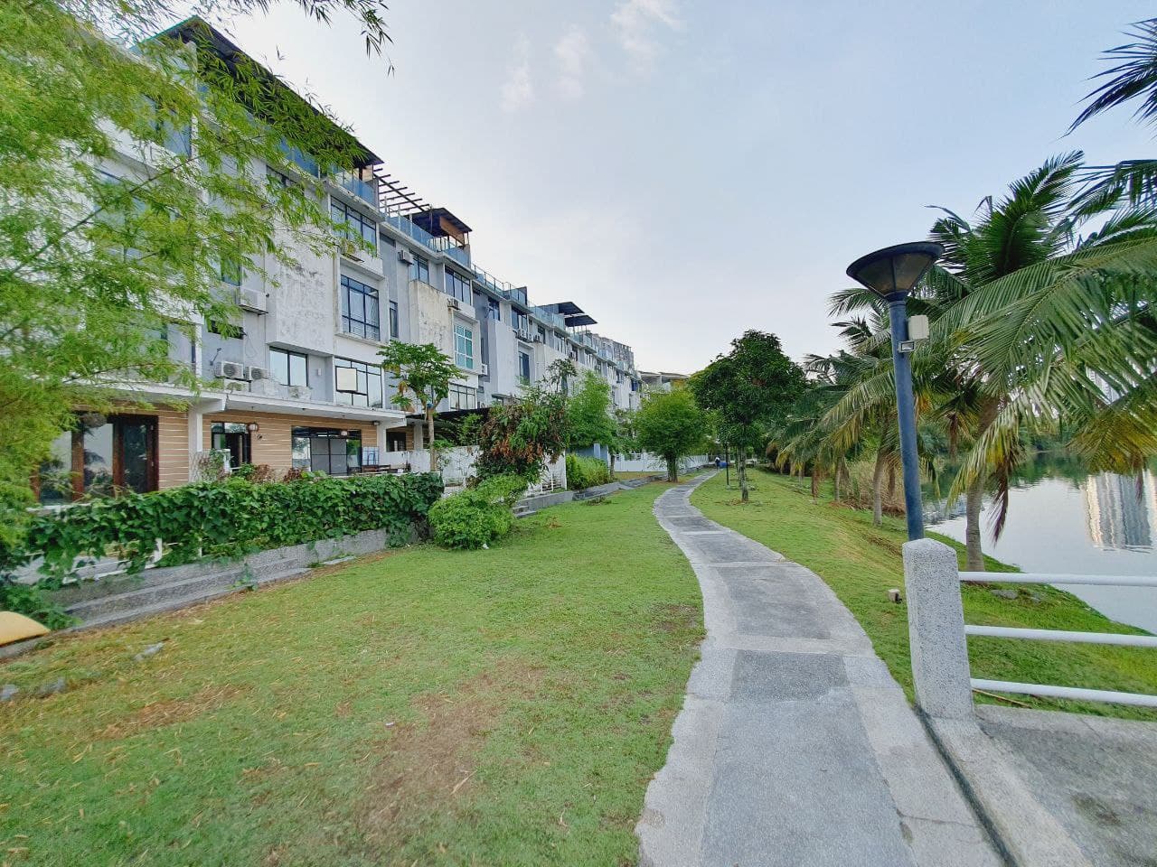 Town villa lake view home puchong - photo 5