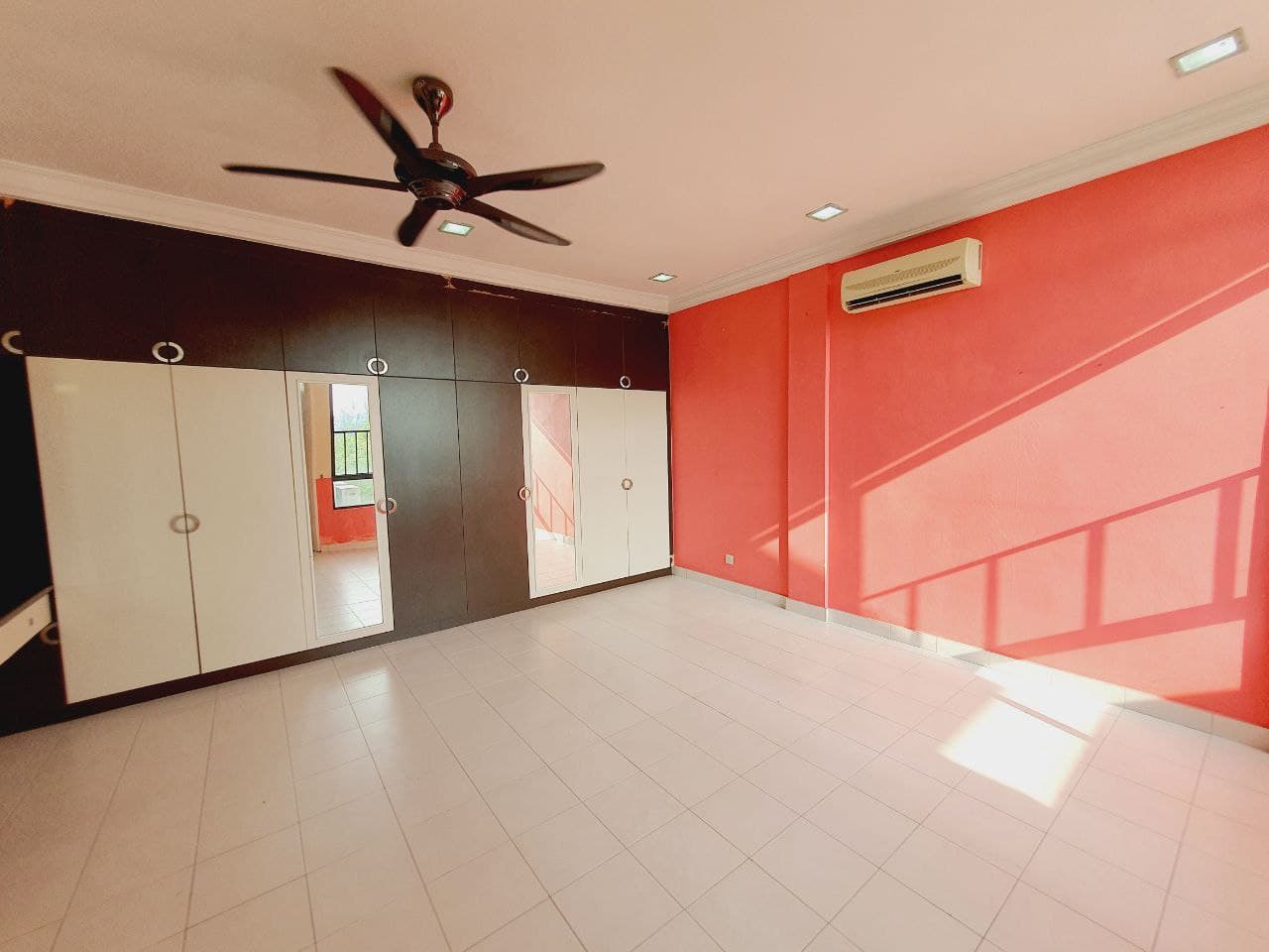 Town villa lake view home puchong - photo 9